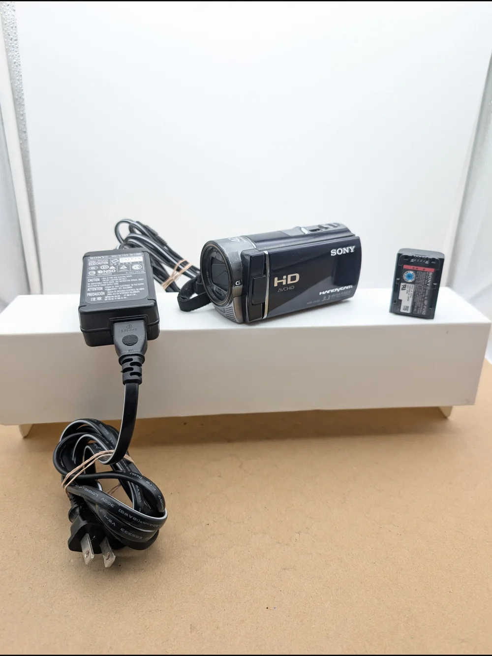 Sony Handycam HDR-CX160 Camcorder 42x Zoom Video Camera Original Battery/Charger